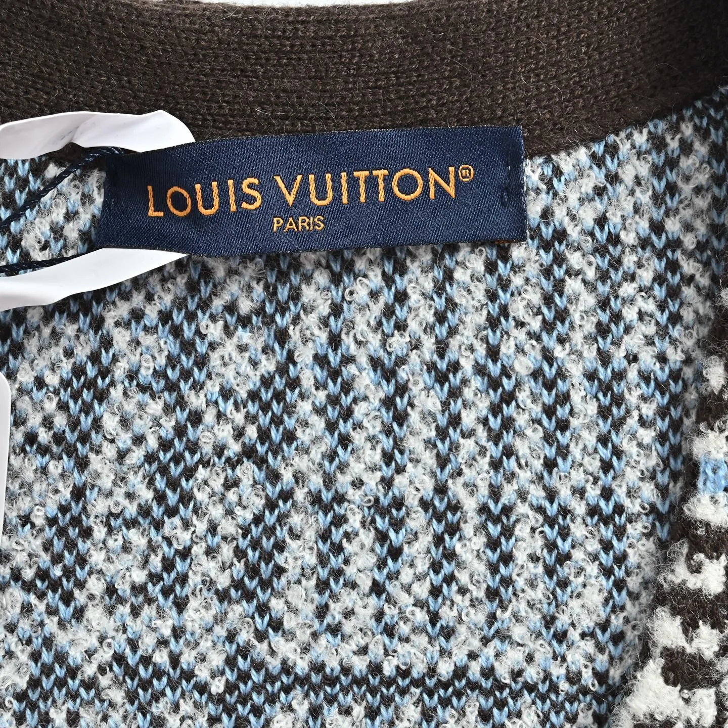 Louis Vuitton/ V